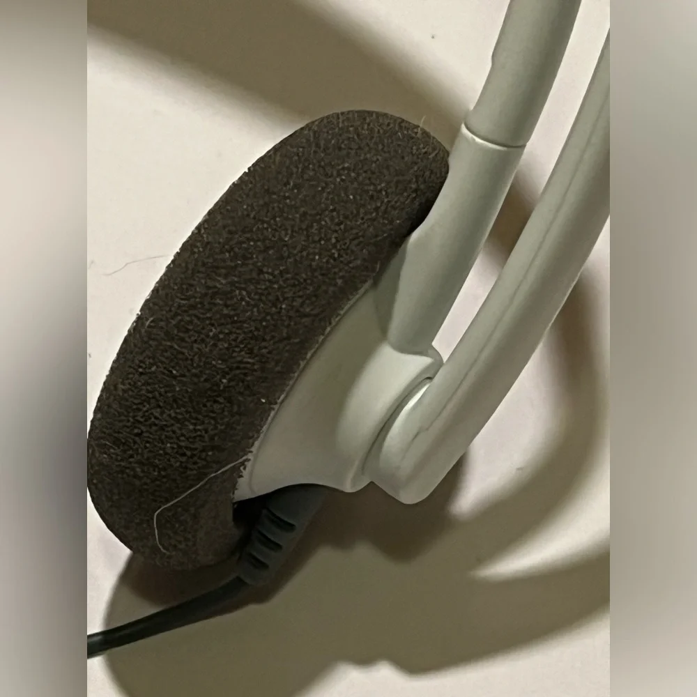 XBOX 360 HEADSET.